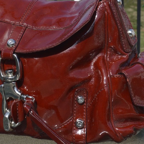 Francesco Biasia ruby red patent leather purse with suede interior front flap - Picture 2 of 11